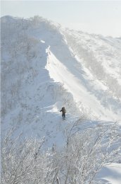 Сахалинские туристы взошли на гору Лютого